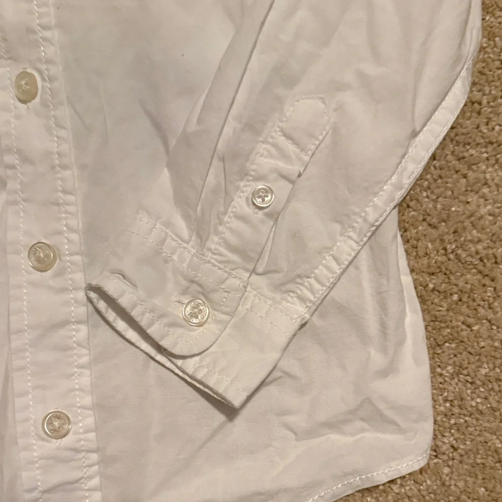 OshKosh B'gosh Classic White Button Down Shirt. NWT. Size 5T. Boys.